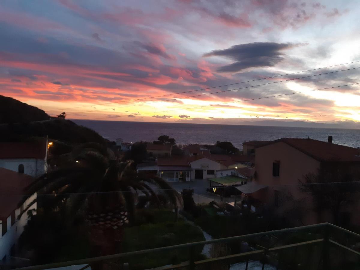 Ferienwohnung La Casa Del Sole Pomonte Exterior foto